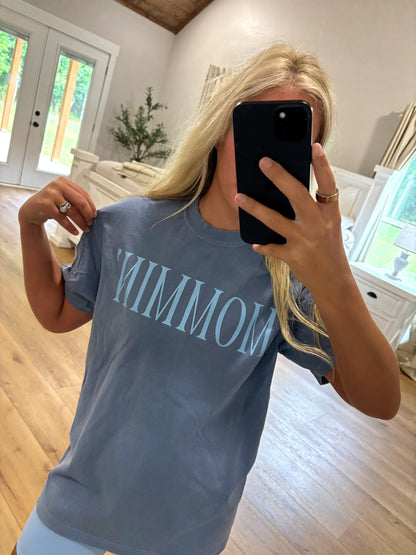 Mommin’ Graphic Tee